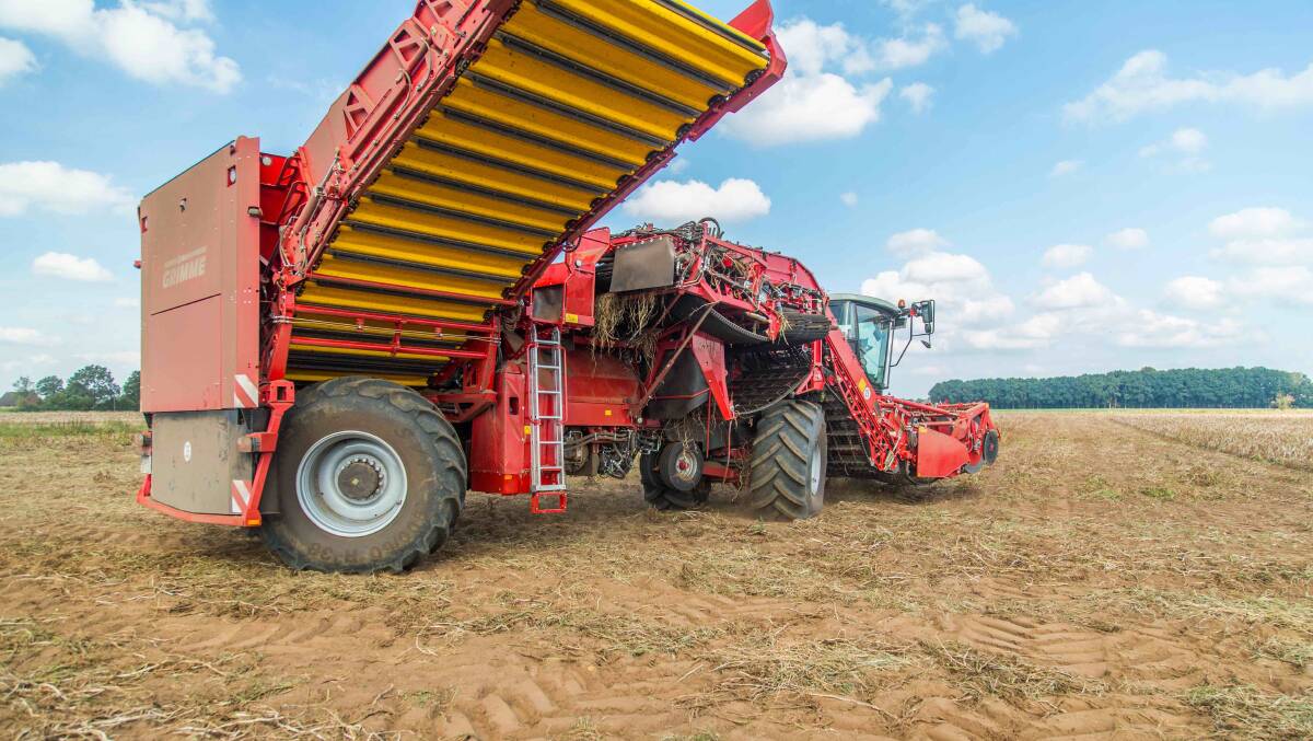 The Grimme Ventor 450 comes with 4 wheel steering.