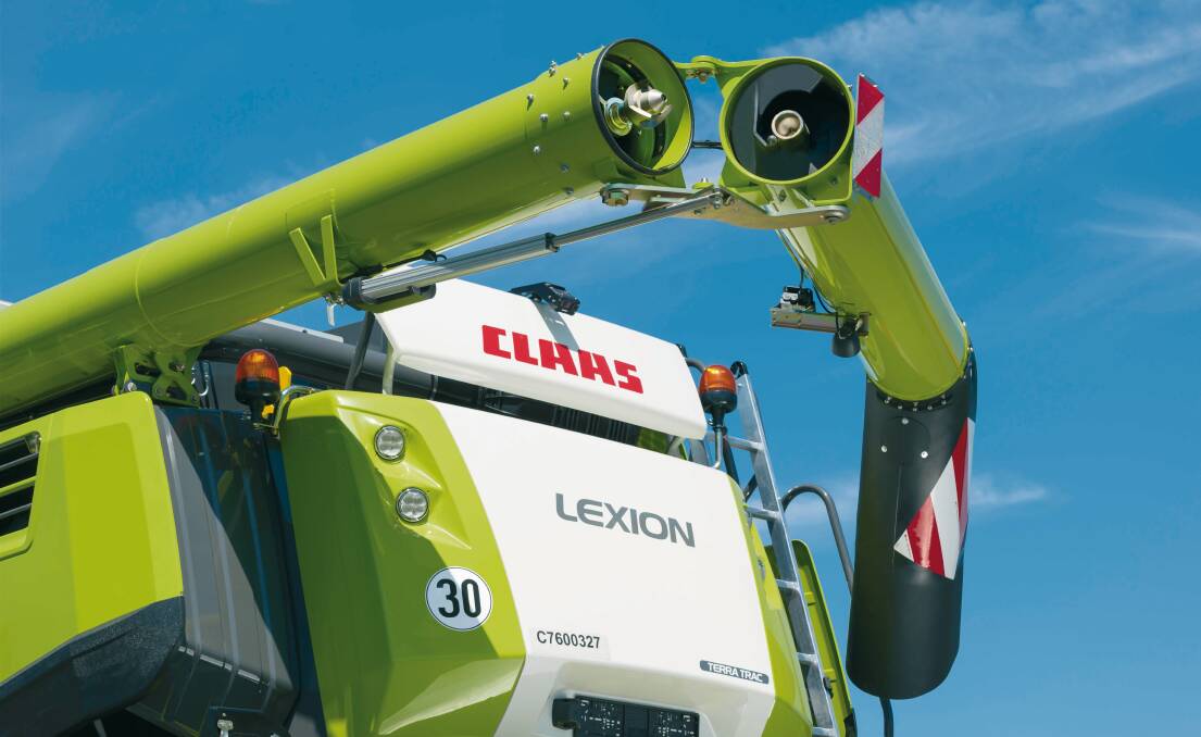 The Claas Lexion 7XL auger now has a 10.9 metre reach making it suitable for 12m CTF.