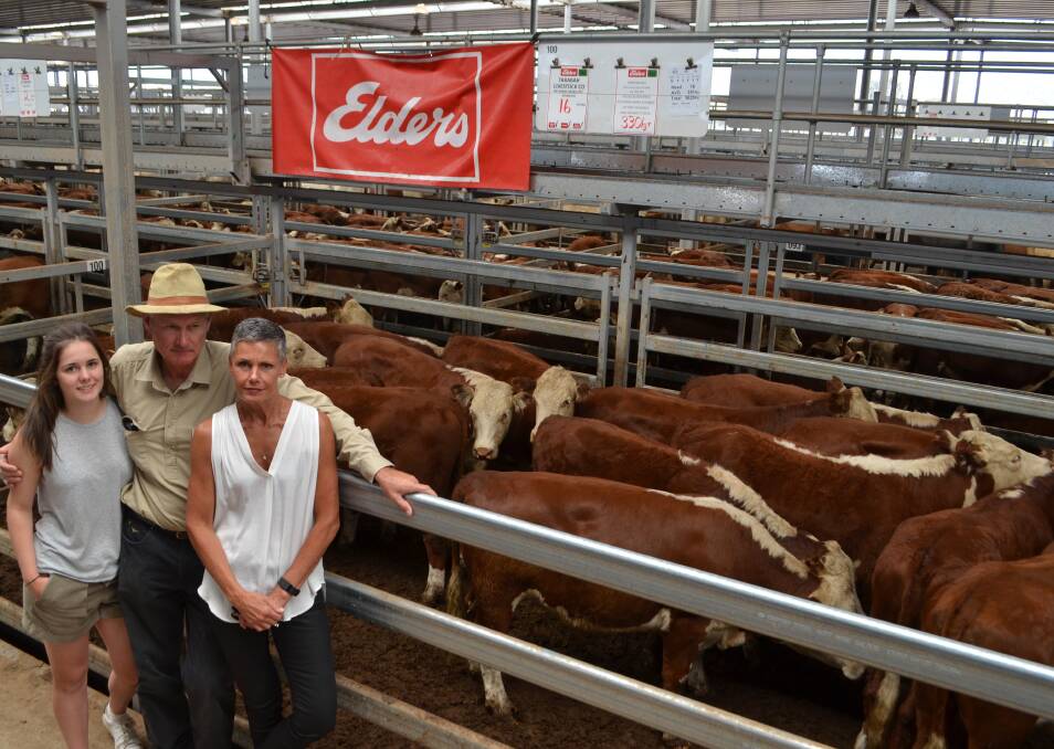 Big draft: Isabelle, Michael and Anna Coughlan, Tarabah Pastoral Co, Holbrook, NSW, with their pen of 16 Poll Hereford steers, Wirruna-blood weighing 351kg, sold for $1340. The family consigned their annual draft of 400 dehorned Hereford and Poll Hereford steers along with 50 EU-accredited heifers, same description.