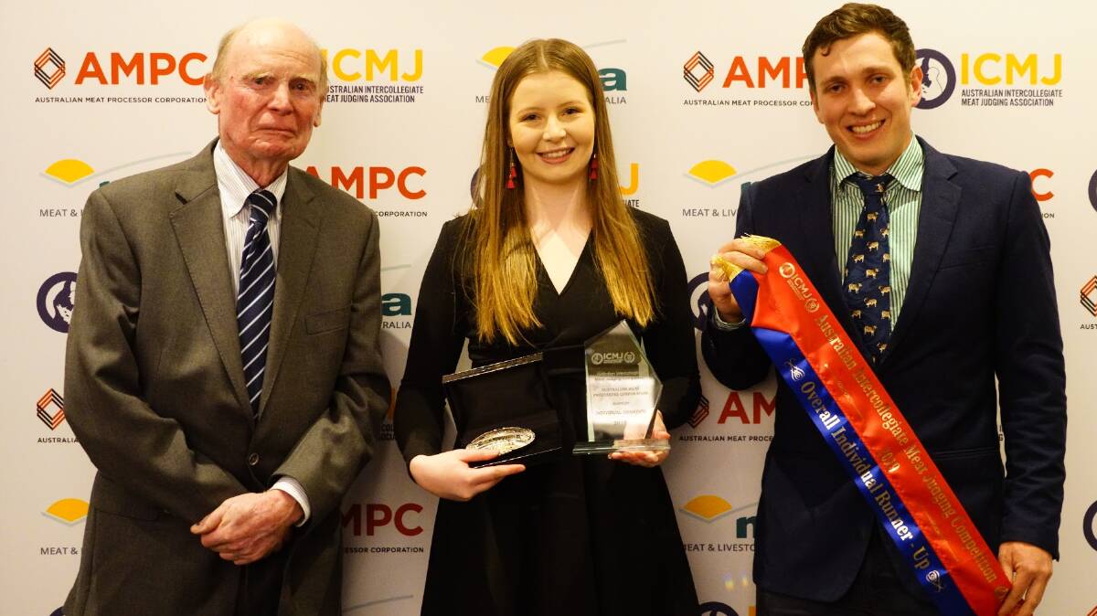 John Carter presenting the John Carter Founders Buckle sponsored by AMPC to Kate Werfel, University of Adelaide and runner-up Kieran Smith, UNE. 
