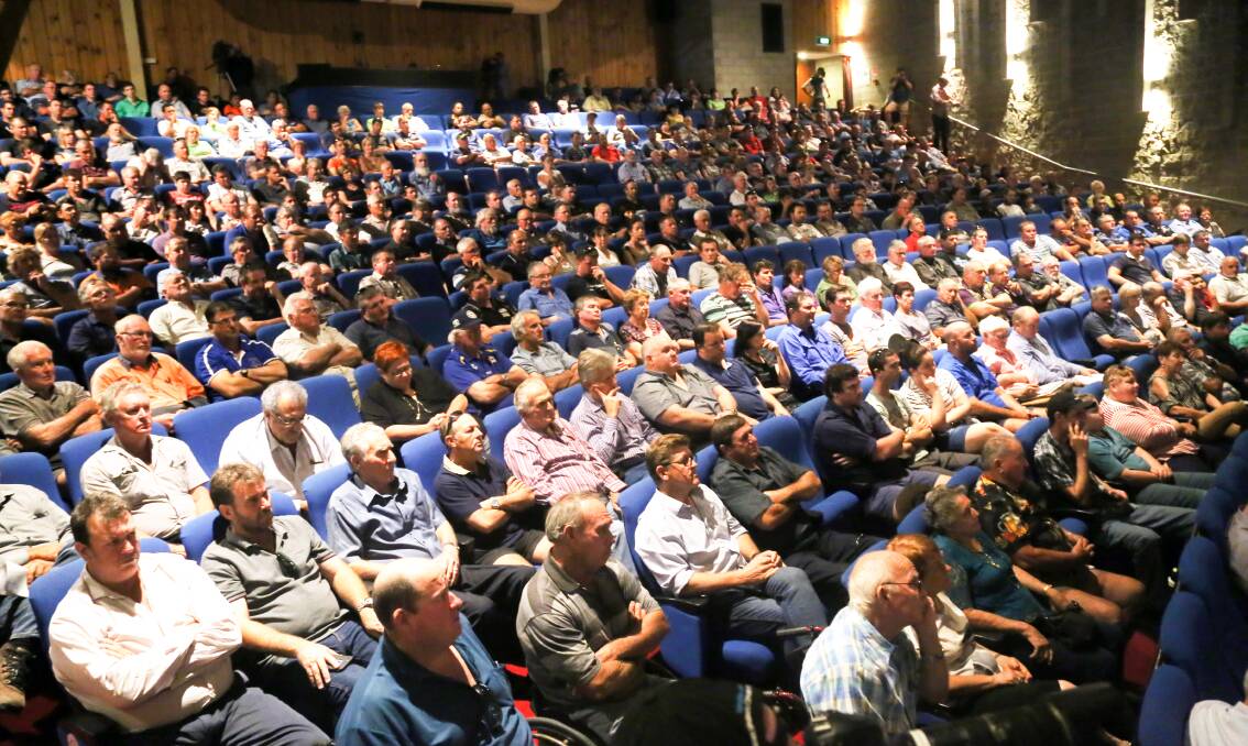 Growers packed a meeting in Ayr recently to voice their concerns about the stalemate between Wilmar and QSL.