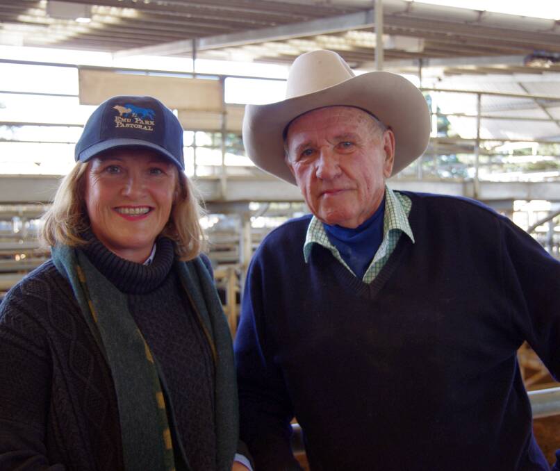 Leanne Backwell and Jimmy Matthews bought 410 head for Garrison’s Feedlot at Bairnsdale on Friday. Photo by Jeanette Severs.