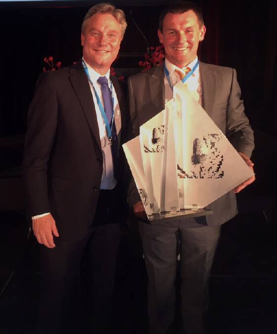 AWARD WINNER: Invasive Animals CRC CEO Andreas Glanznig (left) with Feral Scan program manager, Peter West (right), receiving the Minister’s award for a Cleaner Environment in the field of Research and Science excellence.