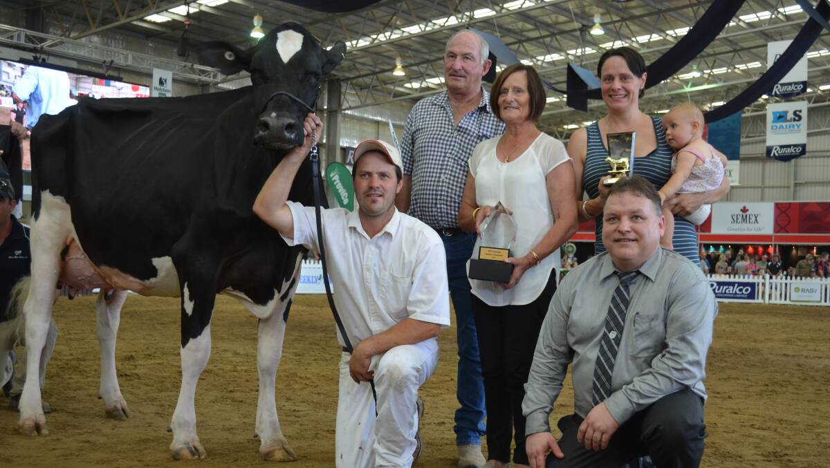 Cameron Bawdon, Jamie Wilson, Pam Malcolm, Kellie Malcolm with baby Jessie and judge Pierre Boulet with Paringa Fever Opa.