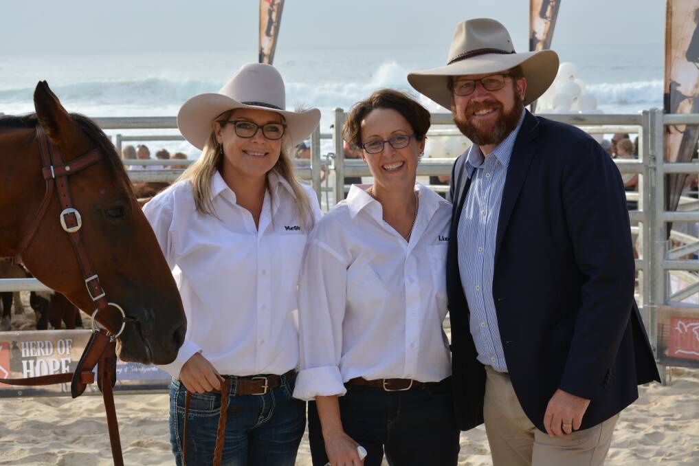 Event organisers Megan McLoughlin and Lizzie Mazur with Dubbo MP Troy Grant.