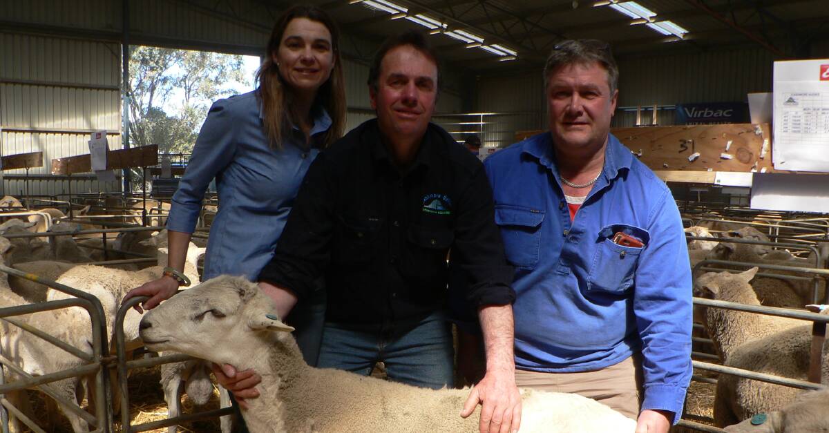 Brigita and John Keiller, with Wayne Munro, Mulkwin pty ltd, Grassdale, with the top priced ram. 