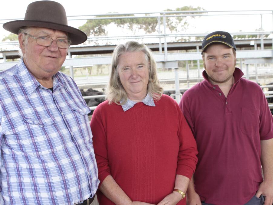 Graeme, Bronwyn and Andrew Phillips of Tatyoon at the 2016 March store cattle sale at Warrnambool.