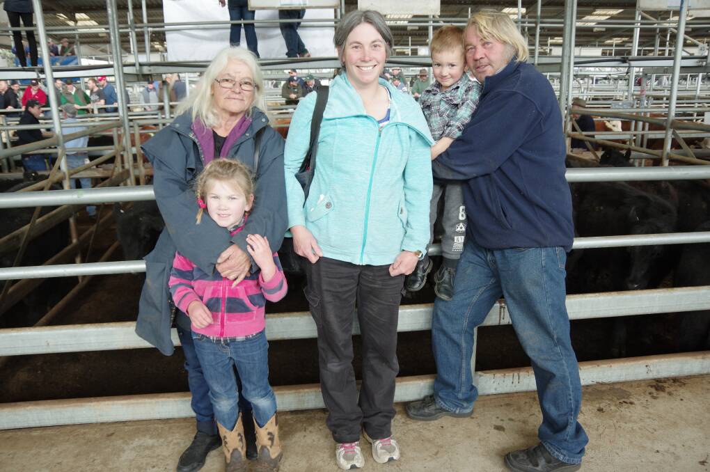 Dot and Robert De Geus, Genoa, with their daughter Tanya and grandchildren Nellie and Archie Brownlie. Their 12mo Angus-Belgian Blue steers sold to $1100. 