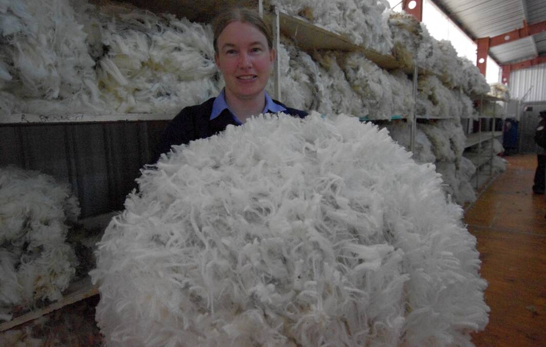 Julieanne Nicholls, president of Gippsland Sheepbreeders Association, with the most valuable fleece, off a wether bred by David Weir, Yass, from Bogo Merino rams. Weighing 8.7kg, the fleece was valued at $101.99. ​