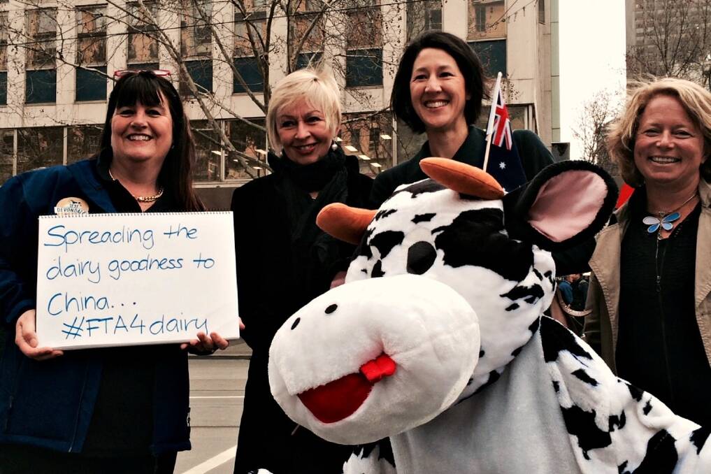 United Dairyfarmers of Victoria vice-present Roma Britnell (left) took to Melbourne’s city streets on Monday to pass on the campaign’s message to city people.