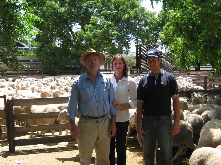 Tony and Ann Mort, Mardie, Lurg, achieved the top-priced status at Benalla on Friday. The couple sold 190 first cross ewes, 1.5 years at the sales top price of $208. On the right is Dale Buitenhuis, Rodwells Benalla, who also sold ewes. Dale sold 190 first cross ewes, 3.5 years for $138.