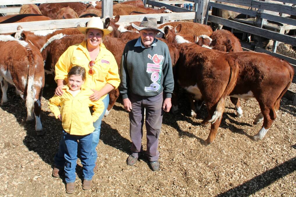 Angela and Kaylah Lyons of Wilkah Herefords, Vasey with 89year-old Rusty Hurst of Casterton. Rusty sold 12 head of Wilkah-blood weaners, weighing 283kg, to 223c/kg. It is the last year Rusty will be participating in the sale after more than 60 years selling through the Casterton saleyards. 