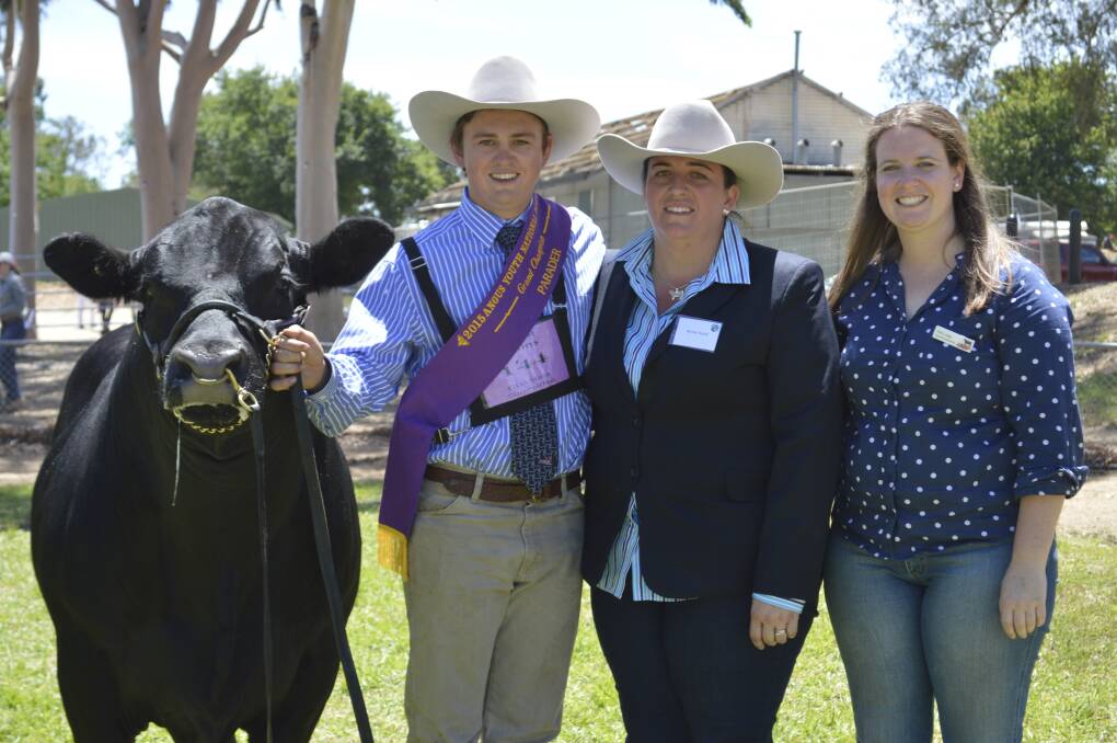 Lachlan Collins (left), Tennyson, was awarded senior champion parader and then grand champion parader. He is pictured with the judge Renae Keith and Angus Youth coordinator Alice Lodge.