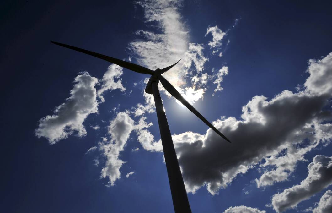 A planned wind farm for Ararat will go ahead after government backing.