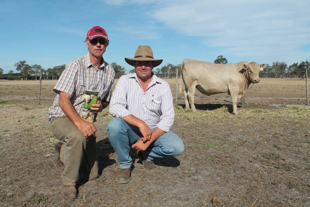 John Kennedy, Pittong and Lindsay Murray Greys principal Craig Grant pictured with Lindsay Jackal J83, who sold to $7500.