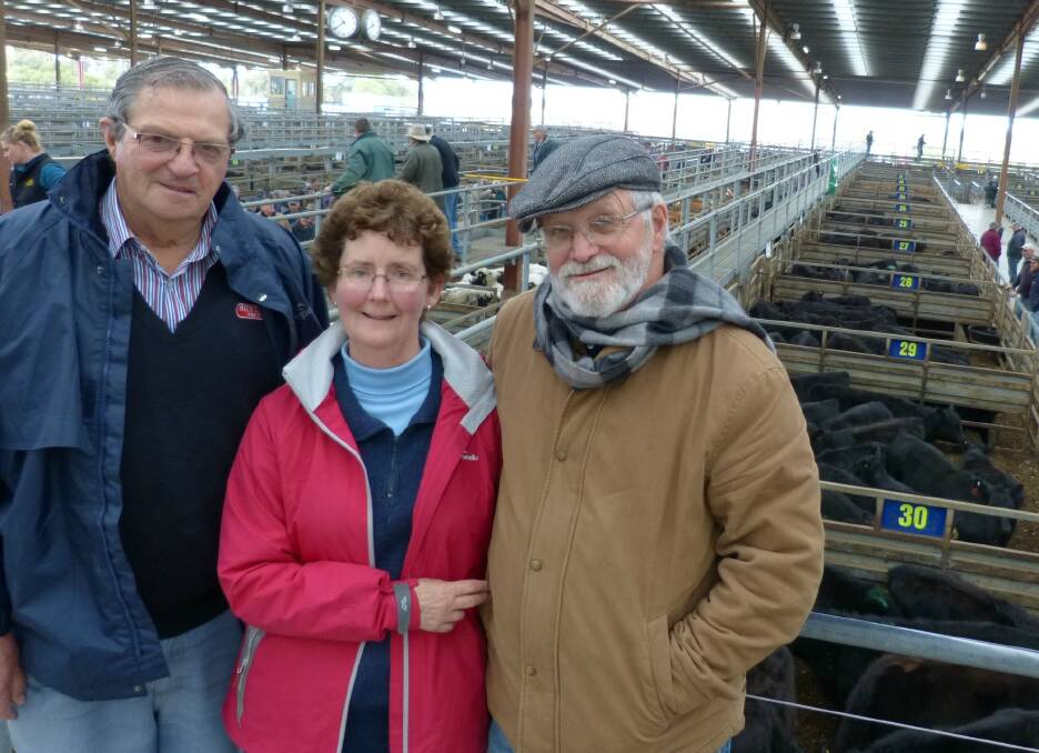 ane and David Woodcock, Neerim East, were successful at buying Angus steers at the regular Pakenham store cattle market last Thursday. 