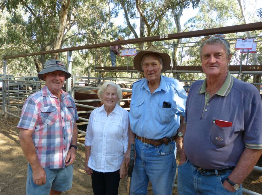 L-r Graham Masterton, Nanaette and John Hall, and Kelvin Goonan were all successful sellers, last Friday, at Myrtleford.