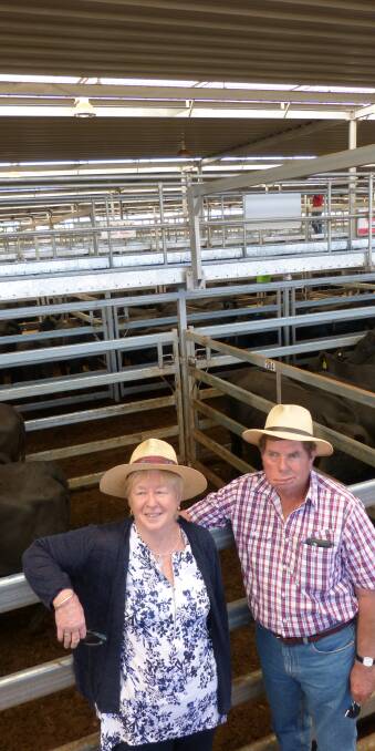 Ross&Judy Davis, Preswon P/L, Benalla, are cutting back their workload. They dispersed their herd of 400 Angus heifers & cows at Wodonga, from $1750-$2650.
