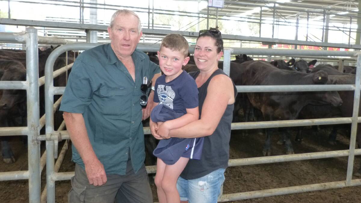 Malcolm White, Inverugie Pastoral Co, Yea, with Errin & Harry Heal, at Yea, Friday. Inverugie Past Co, sold 88 Angus steers to the market's top price of $1330, to average $1258, in a firm to dearer market.