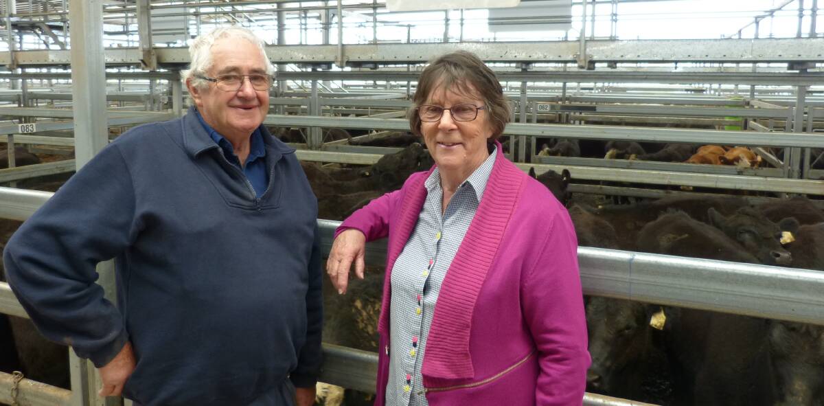 Alan & Faye Adams, Burrakool, Wakool, normally run their heifers on, but sent them to Wodonga, Thursday. Their 44 heifers sold to $1300.