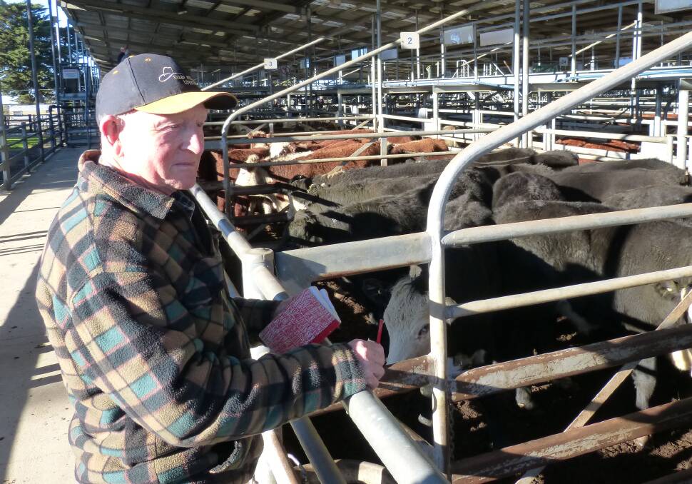 Graham (pictured) and Glenda Hopkins are retiring into Bairnsdale, and sold 22 yearling Hereford and Angus-Hereford steers last Friday, to average of $1667.