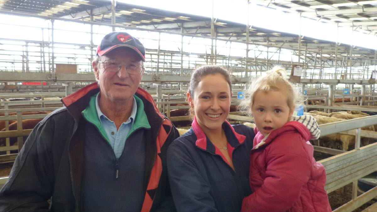 John Gilliam, Stony Creek, with daughter-in-law, Emily Perzyk, and granddaughter Felicity, at Leongatha. John sold 86 Angus steers to $1040 in a good sale.