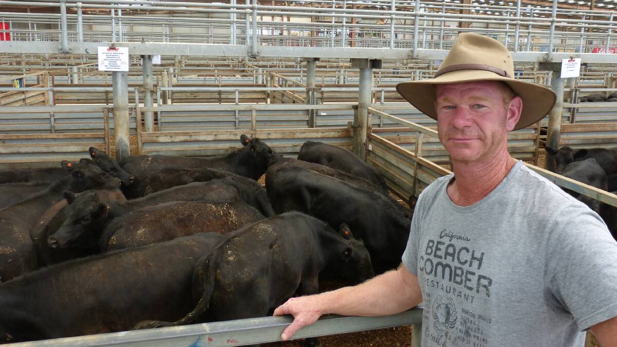 Pepperhill Trading Co, Willow Grove, sold 39 Angus steers to $1280 at Pakenham. Manager, Alan Simpson, was at the sale.