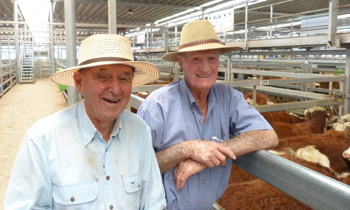 It's like having a good pair in the hand, Lang Peterkin, left, and Frank Elkington, a retired AML&F auctioneer from way back, caught up at Wodonga, and talked over old times.