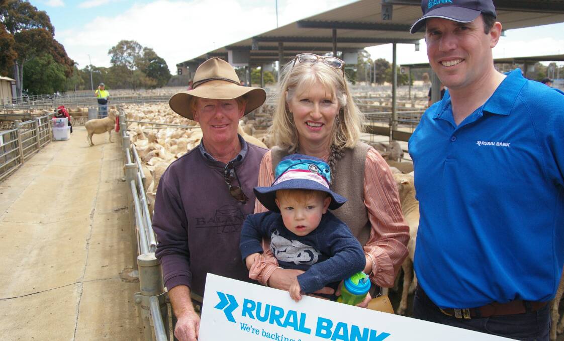Stephen and Ros Berryman, Moama, NSW, with grandson, Will, accepted the best presented Bendigo ewe lambs from Grant Thomas, Rural Bank.