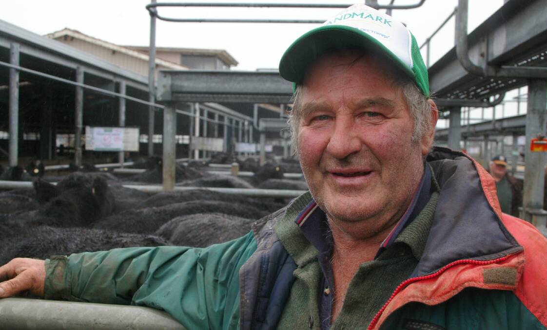 Bill Janetzki, Deane was a happy seller of feeder steers at Ballarat clearing a pen of his Crossroads Angus steers, 456kg at $1700/head.