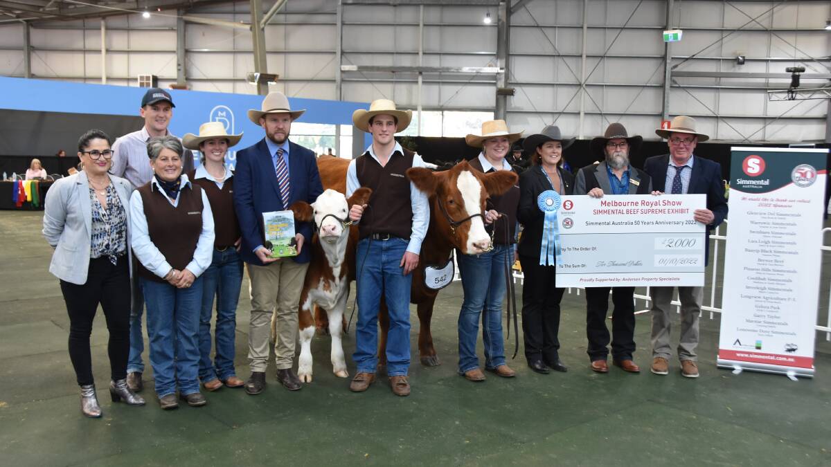 Sarah Schembri, Thomas Clarke, Rita, Ruby and Jacob Canning and Mia Hourn from Mavstar, Myamyn with judge Donna Robson, Flemington, Adelong NSW, International Animal Health rep Shannon Lawlor, Garry Gillet and Peter Wenn both from Simmental Australia.