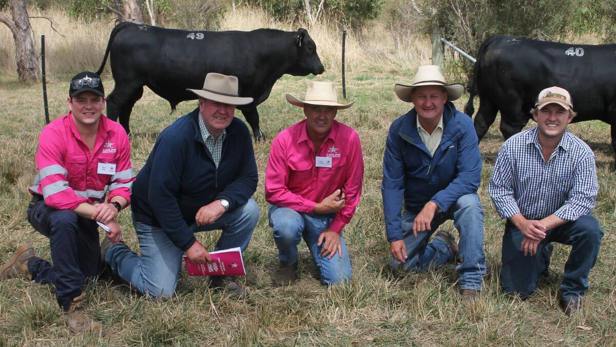 Te Mania farm manager Sam Reid, Independent Breeding & Marketing Service director Dick Whale, Te Mania co-director Tom Gubbins, Geoff Hayes, Ray White Rural Glen Innes and Ryan Schmitt, Buringal Grazing, Nundle, NSW with top priced bull Lot 49, Saville S258.