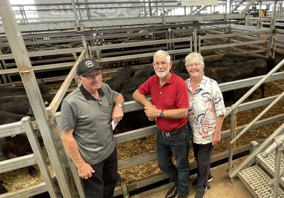 Neville Watkins, Charleroi, with Barry and Liz Quinn, Indigo Valley, and their pen of nine Angus steers, 383 kilograms, which sold for $1180 a head at Wodonga on Tuesday. Picture by Alexandra Bernard.