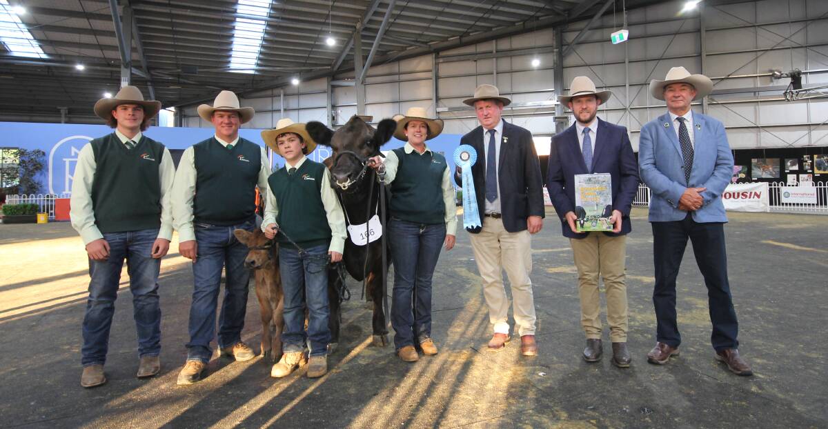Jack, Ian, Sam and Donna Robson, Mount View Orchards Batlow, Adelong, Brian Keirl, Paramount Limousin, Larpin, Sponsor Shannon Lawlor, International Animal Health, Kurmond, NSW and Limousin judge David Bondfield, Dalveen QLD with Melbourne Royal's Limousin supreme exhibit, Flemington Black Lynx S31. Picture by Holly McGuinness