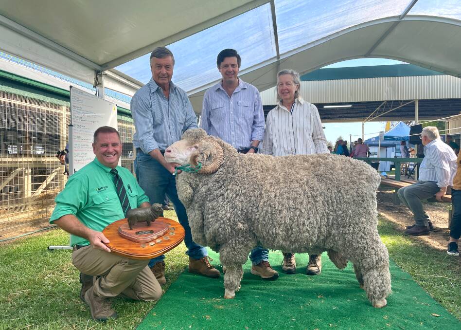 Rick Power, Nutrien, with Charlie, Jono and Pip Merriman, Merrignee, Boorowa, with the overall supreme exhibit. Picture by Rebecca Nadge