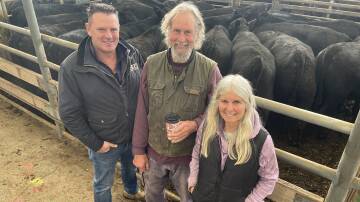 Agent Paul Wilson, SEJ Leongatha, with Tom and Lin Butcher, Allambee South, sold 38 Angus cattle at Leongatha’s fortnightly sale.