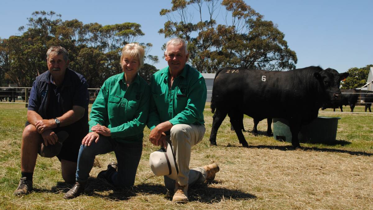 Claremont Angus stud principals Graeme and Liz Glasgow and the buyer of their top-priced bull, Kevin King, Camperdown. Picture by Barry Murphy