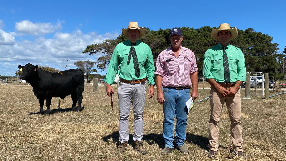 Nutrien agent and auctioneer Warren Johnson, Quarterway Angus stud principal Trevor Hall, Scottsdale, and Nutrien agent Graeme Bligh, alongside the sales top-priced bull, Lot 16. Picture supplied