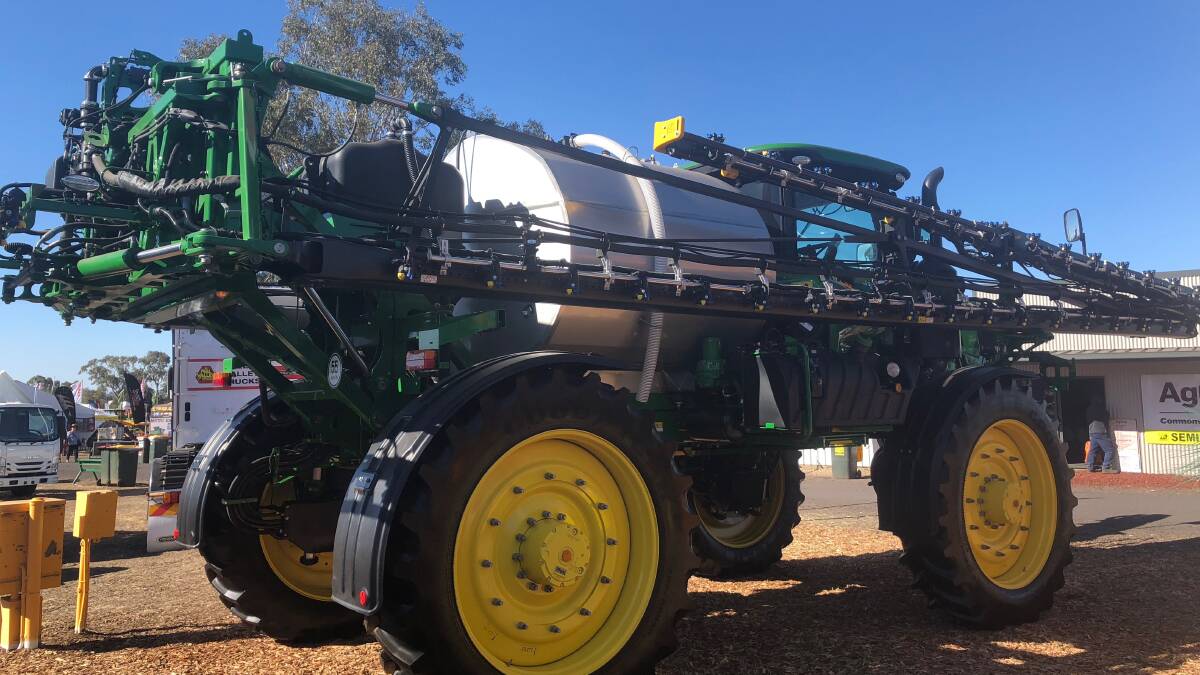 COVER MORE COUNTRY: The new John Deere 4060 sprayer features a 6000 litre tank. 