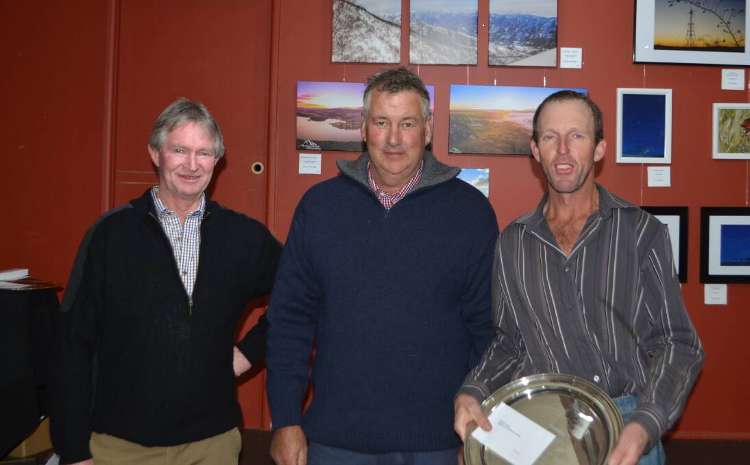 Patrick Davis, Richard Chalker and Brett Constance, "Athlone", Peak View, winner Arable Trophy for highest score without a prize, for his August-shorn Yarrawonga-blood flock.
