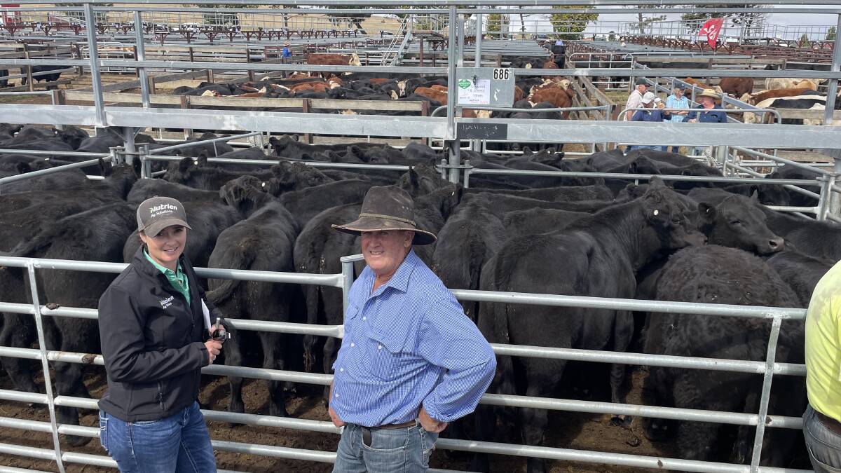 Sam Platts, Nutrien Bombala, with client Greg Walker, Delegate, who sold 20 Angus steers, weighing 340kg for $1270.