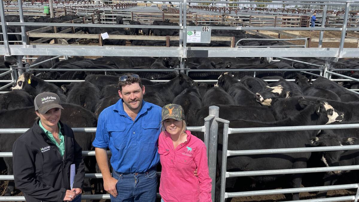 Sam Platts, Nutrien, Bombala, with Charlie Lomas, manager D and L High Country Earthworks, Bendoc, Victoria, with Kayla Jamieson, and the pen of 19 Kunuma-blood Angus weighing 341kg they sold for $1080.