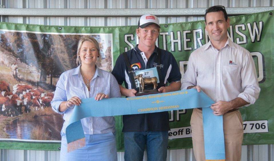 Grand champion herdsperson and the National Bank prize winner Nick Alcorn (centre), Harden, with judges Kim Falls, Falls Transport, Finley, and Greg Packer, NAB Agribusiness Albury. Photo by Emily H Photography. 