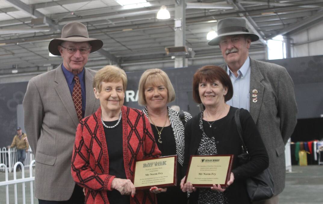 Stud Beef Victoria’s president, Ross Draper, Lorna Fry with her daughters Jenny Mathieson and Wendy Conlon (son Matt Fry was unable to attend), and Dairy Shorthorn Association of Australia president Malcolm Douglas.