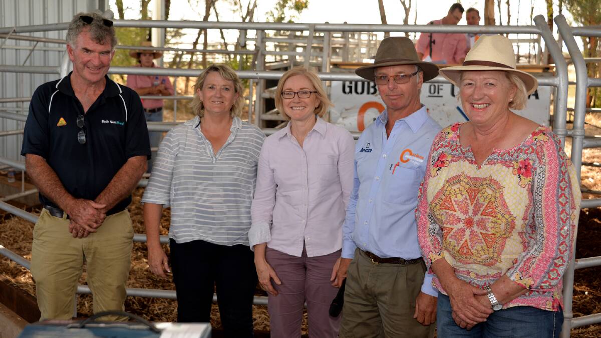 Coolana principal Mark Gubbins (2nd right) made an emotional presentation of Eclipse cattle product from sponsor Wayne Croft (left) to mentor Malcolm Macdonald’s three daughters, Andrea, Helen and Deb. Collectively they purchased 33 bulls in the sale.