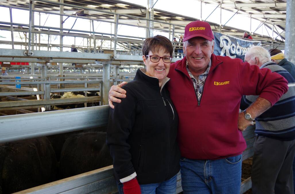 Rosedale’s Jim Dean, with Airley's Kerry McMillan, sent in a line of 98 steers and heifers, Innesdale bloodline, to Leongatha. The 15mo top steers, 457kg, sold to $1690; base price was $1490. His heifers, 440kg, sold to $1540.