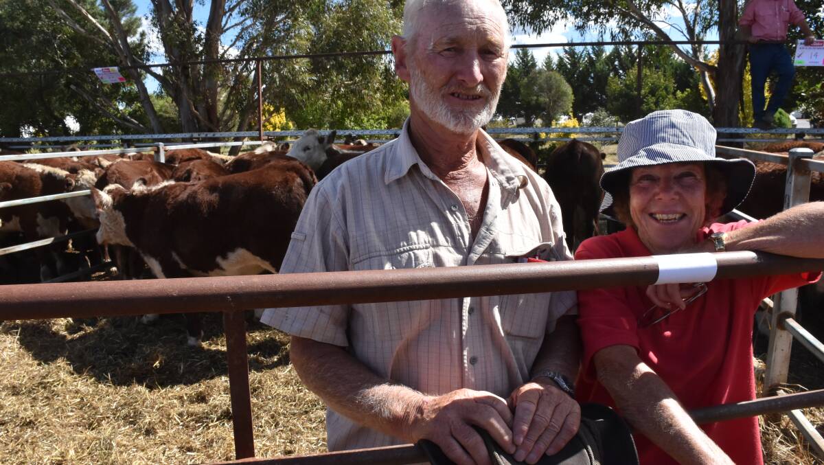Russell and Merilyn Pendergast, RE&ME Pendergast, Benambra, sold 26 steers and 13 heifers at Benambra on Tuesday afternoon. This pen sold for $1480/head.