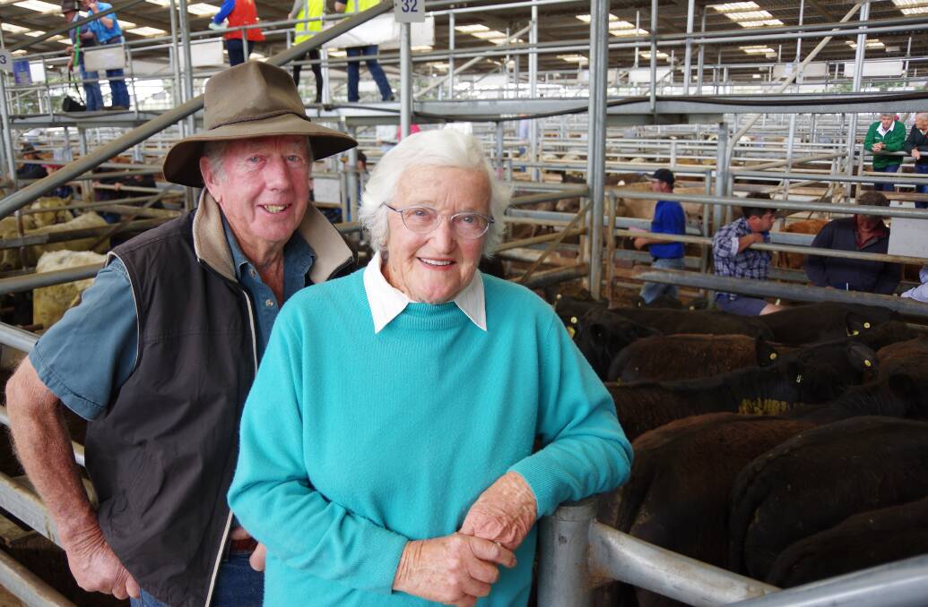 Dennis and Rosalie Stringer, Forge Creek, sold 9-10mo Angus steers, Ireland Angus bloodline, 395kg, $1565, at Bairnsdale on Friday.
