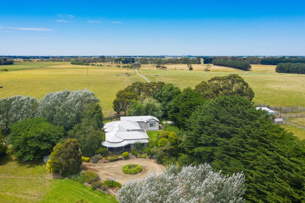 "Grasmere Grange" presents for market with an exceptionally designed four bedroom Mount Gambier stone home.