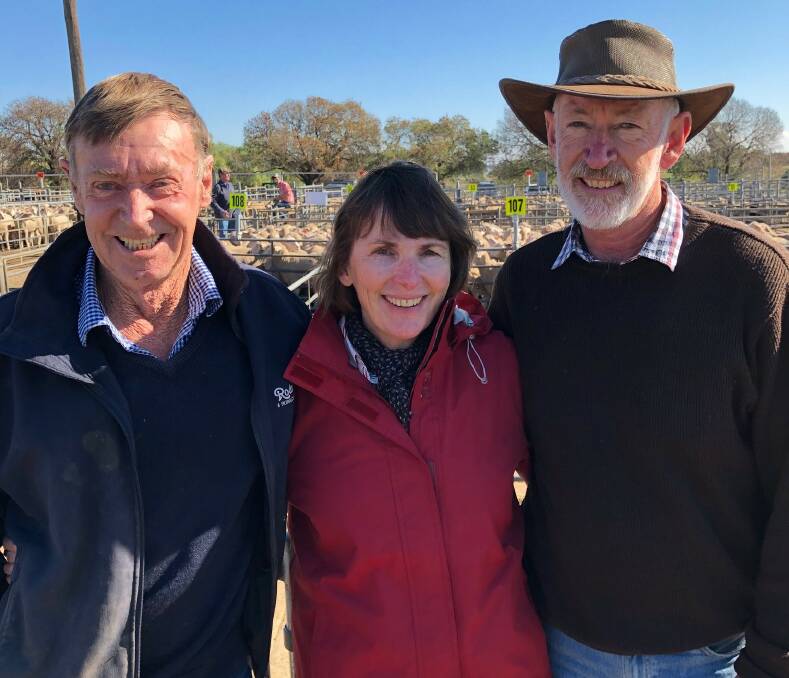 Graeme Stone from Rodwells Shepparton with Polly and Graham Sudholz from Taminick, who sold 590 shorn lambs to a top of $259.20 at Corowa.